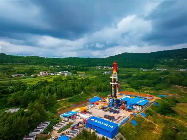 钻透23层地壳！中国‘超级工程’突破10000米深空