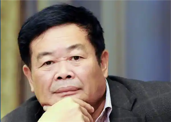 曹德旺宣布卸任：八十岁仍健朗，开启人生新篇章