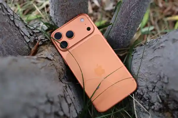 iPhone 17系列首日激活量狂飙400万台，友商彻底慌了？