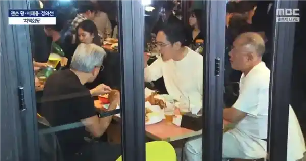 黄仁勋15年再访韩：与三星李在镕、现代郑义宣炸鸡宴上饮交杯酒，科技与汽车巨头深夜密谈背后有何玄机？