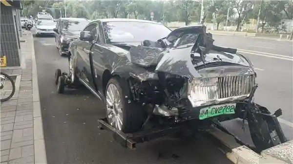陈震回应劳斯莱斯车祸：行车记录仪真相即将揭晓