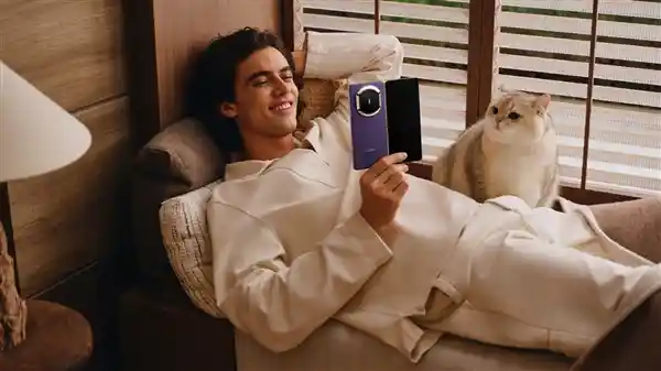 华为Mate X7四色惊艳亮相：颠覆设计，引领未来潮流