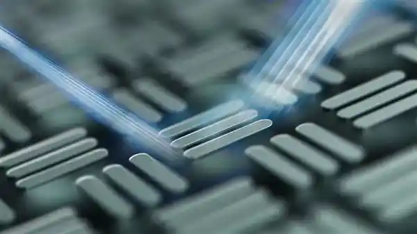 华为Mate 80系列背壳暗藏玄机：MATE字母微雕灵感源自晶圆光刻黑科技