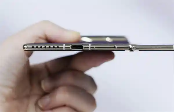 华为Mate70 Air首曝：史上最薄旗舰，6.9英寸宽屏震撼登场