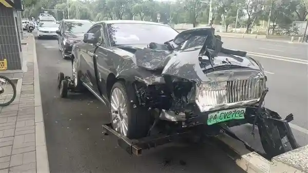 闪灵事故后，他为何拒绝再购劳斯莱斯？陈震：内心过不了那道坎