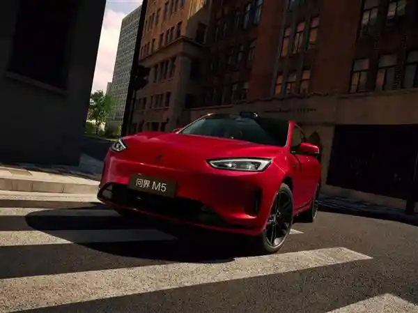 寒冬出行新标杆 问界新M5 Ultra解锁舒适与便捷双重体验