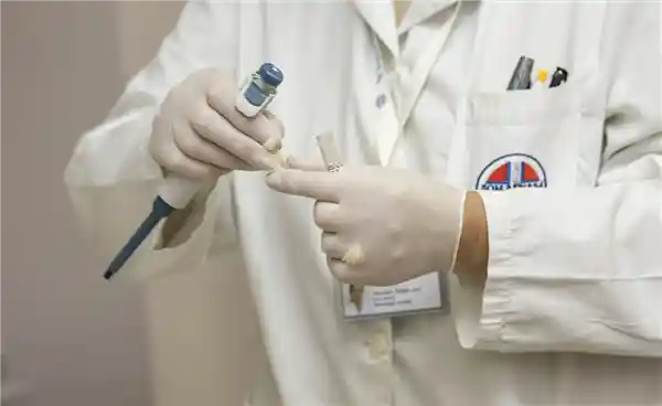 120万一针抗癌药引爆热搜，医生：效果真相令人震惊