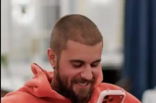 贾斯汀比伯怒怼iPhone按钮设计，OpenAI大佬隔空回应：欢迎加入战局