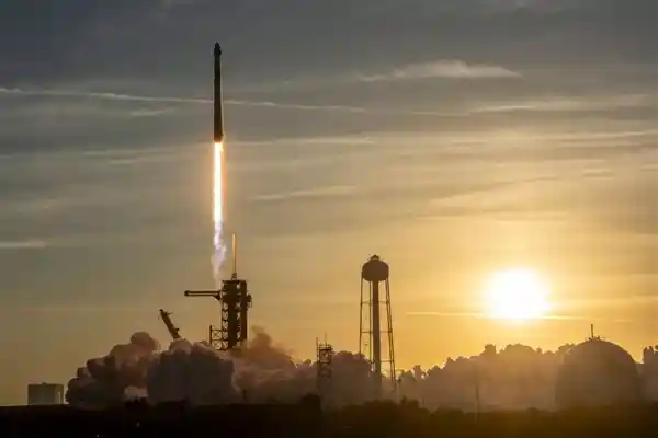 SpaceX创历史新高！13小时内成功救援宇航员、一箭发射74颗星球