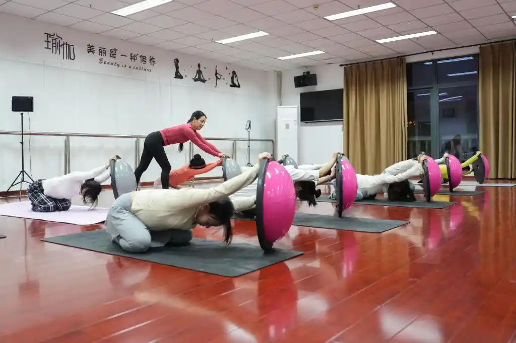 【精致养生，年轻力行：中国Z世代引领康养新风潮】