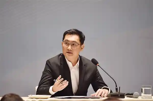 马化腾对话梁文锋：深度揭秘对DeepSeek的敬佩之情