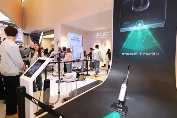 [AWE2025亮点直击：MOVA洗地机四大革新科技登场， redefine清洁美学的时尚新篇]