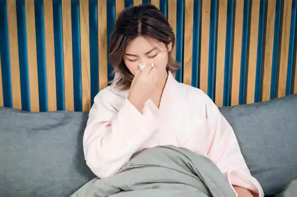 《春捂有妙招：揭秘洋葱式穿衣法》