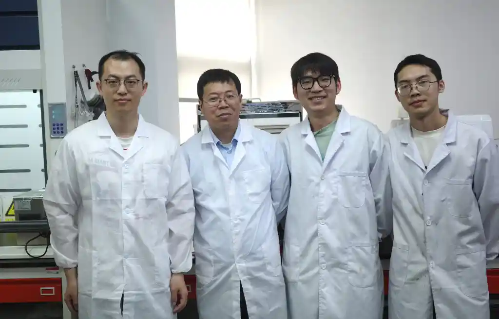 智能穿戴AI助盲系统：上海交大新硬件助力盲人导航