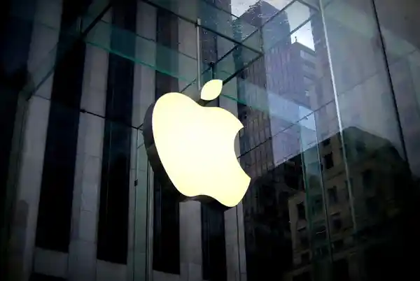 《苹果沦为美国关税牺牲品！中国制造撤离致成本暴增，iPhone 17或迎史上最高涨幅》