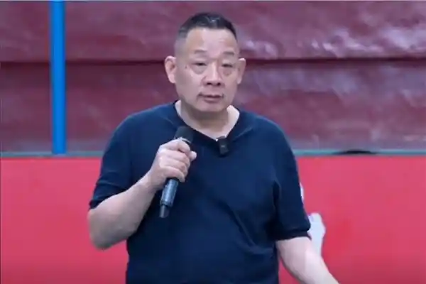 永辉高管讨论调改遭于东来当场打断：质问月入200万为何不舍得涨工资！