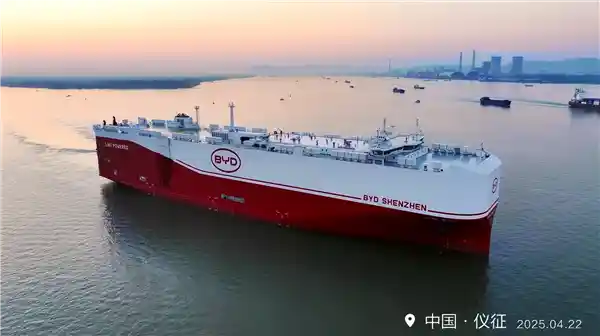 比亚迪‘巨轮出海’！全球最大汽车运输船‘深圳号’震撼启航