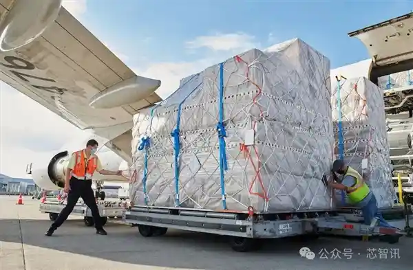 苹果深夜的秘密行动：五架货机满载iPhone偷渡美国，只为躲过54%天价关税！