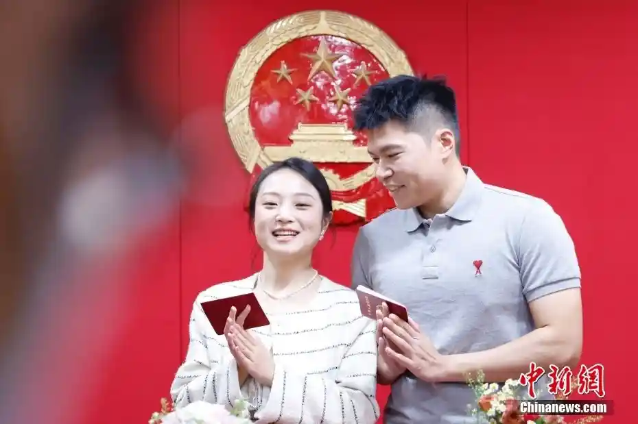 新政实施后，多地结婚登记预约爆满！领证必备清单速看