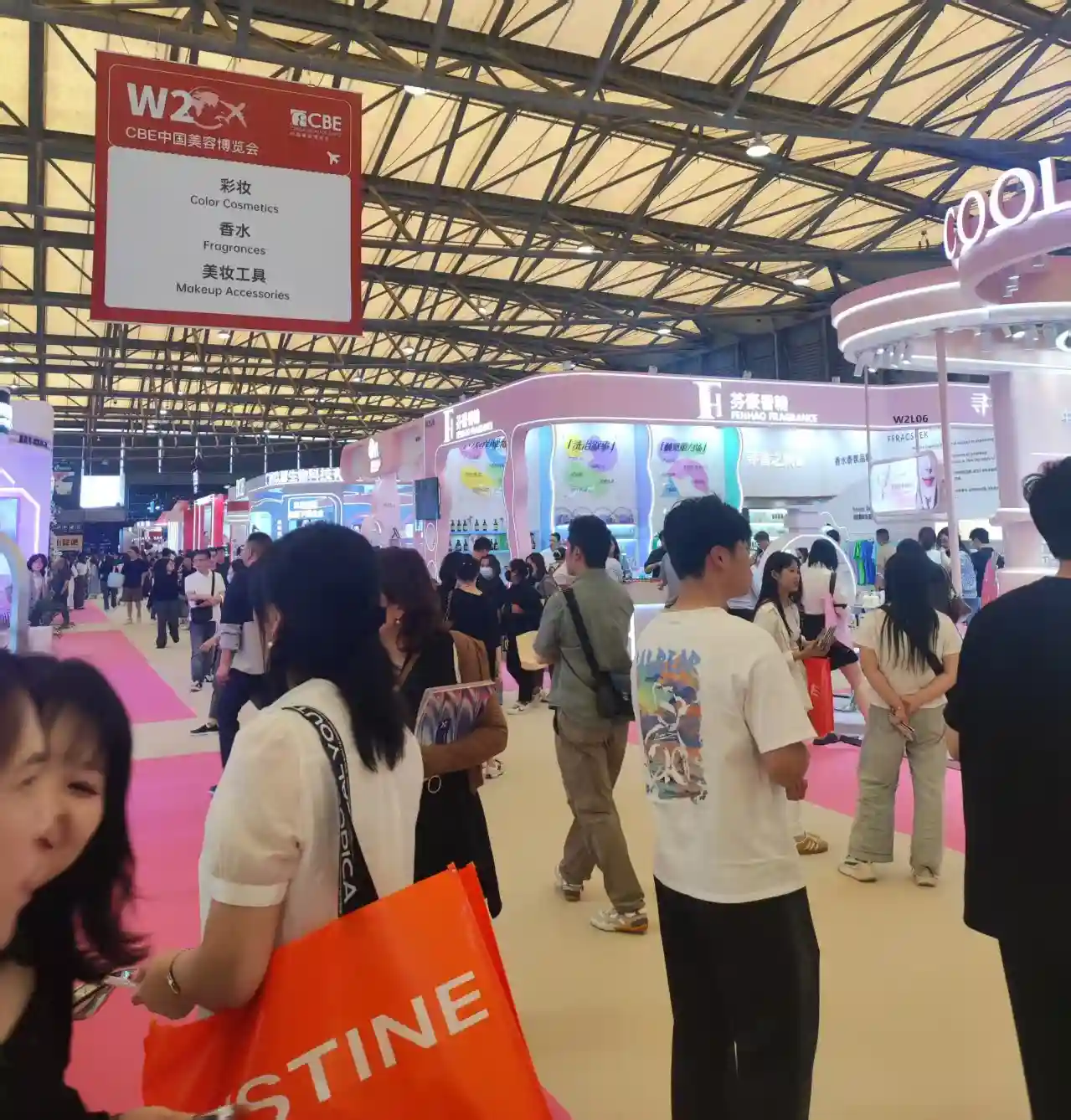 618大促战火提前点燃！头部美妆企业加速冲刺抢市场