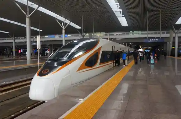 【动车出站即停摆！乘客滞留4小时，12306紧急回应来了】