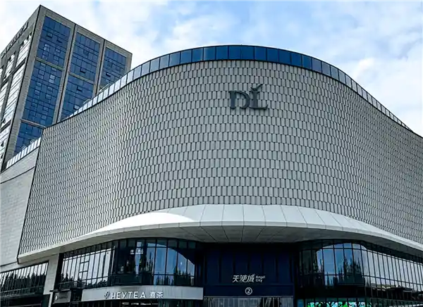 于东来怒怼网红：退圈风波引爆舆论场