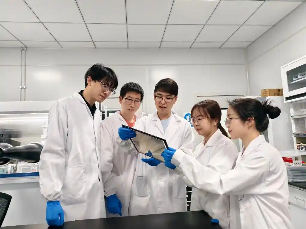揭秘钙钛矿光伏电池老化机制：科研人员找到‘时光密码’
