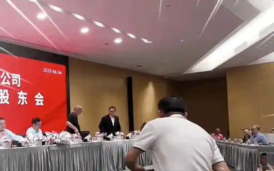 比亚迪薪资超越华为！王传福股东会上动容哽咽：高歌猛进下的机遇与挑战