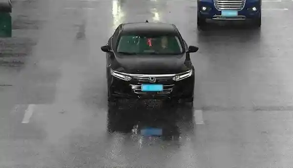 男子旅游嫌返程票太贵，竟一路借车自驾横跨中国