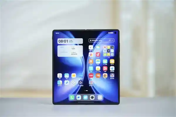 vivo X Fold5震撼登场：轻薄折叠屏，开启手机新纪元