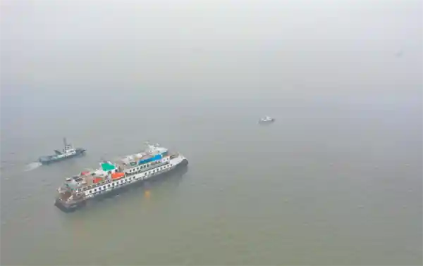中国首艘极地探险邮轮试航成功，249人将开启两极之旅