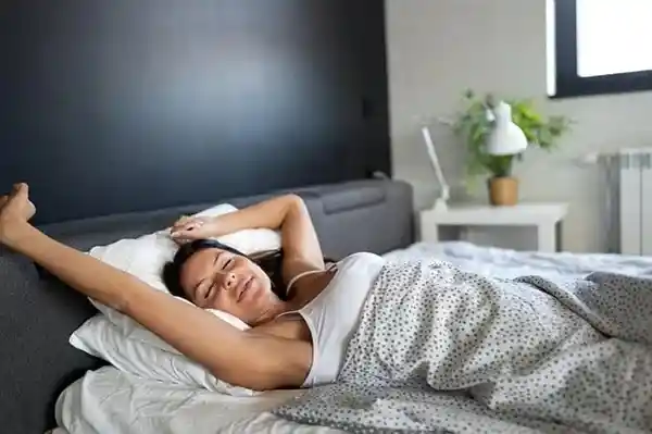 揭秘睡眠真相：为何人类离不开枕头？