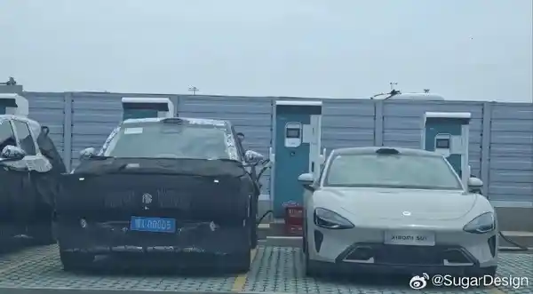 小米增程SUV谍照曝光：与SU7同框，设计狂飙霸气感