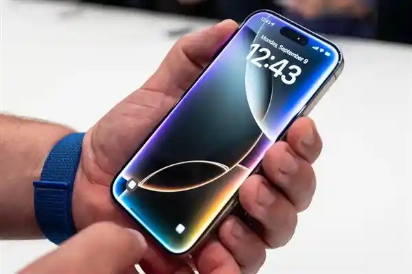 富士康紧急撤员！苹果却计划在印度大扩iPhone 17产能