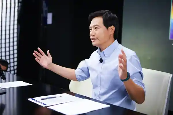 李想瓮中困雷引爆北京车圈！十分钟硬控雷军成年度名场面