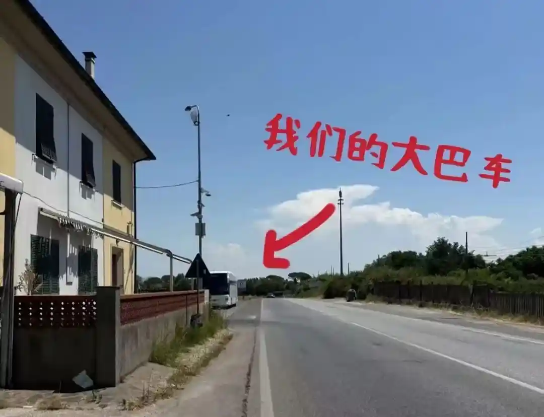 中国旅行团意遭劫，使馆紧急回应引关注