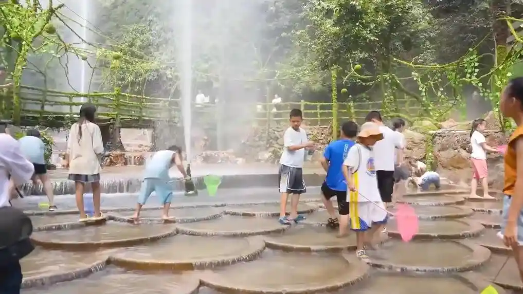 暑期文旅燃爆新热潮：清凉经济与主题IP共振，消费活力全面释放