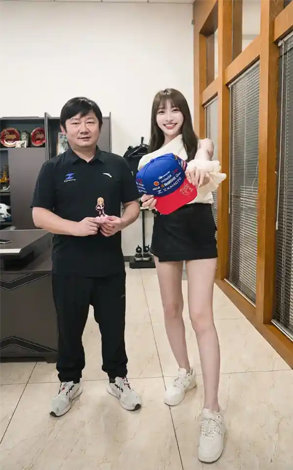 台湾820RR女神亲临机车工厂，揭开神秘面纱！